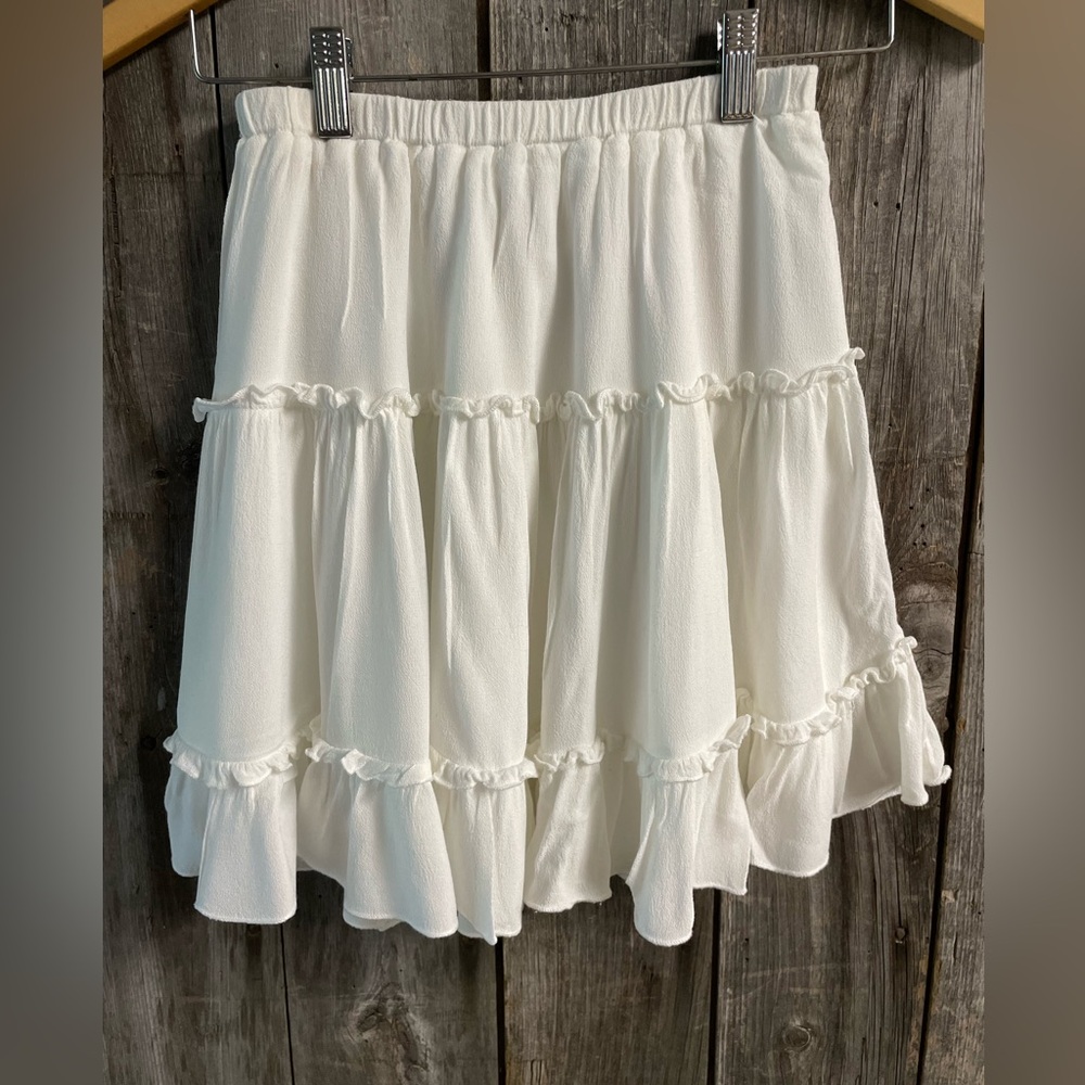 PRINCESS POLLY tiered white skirt with small ruffle detail - size medium